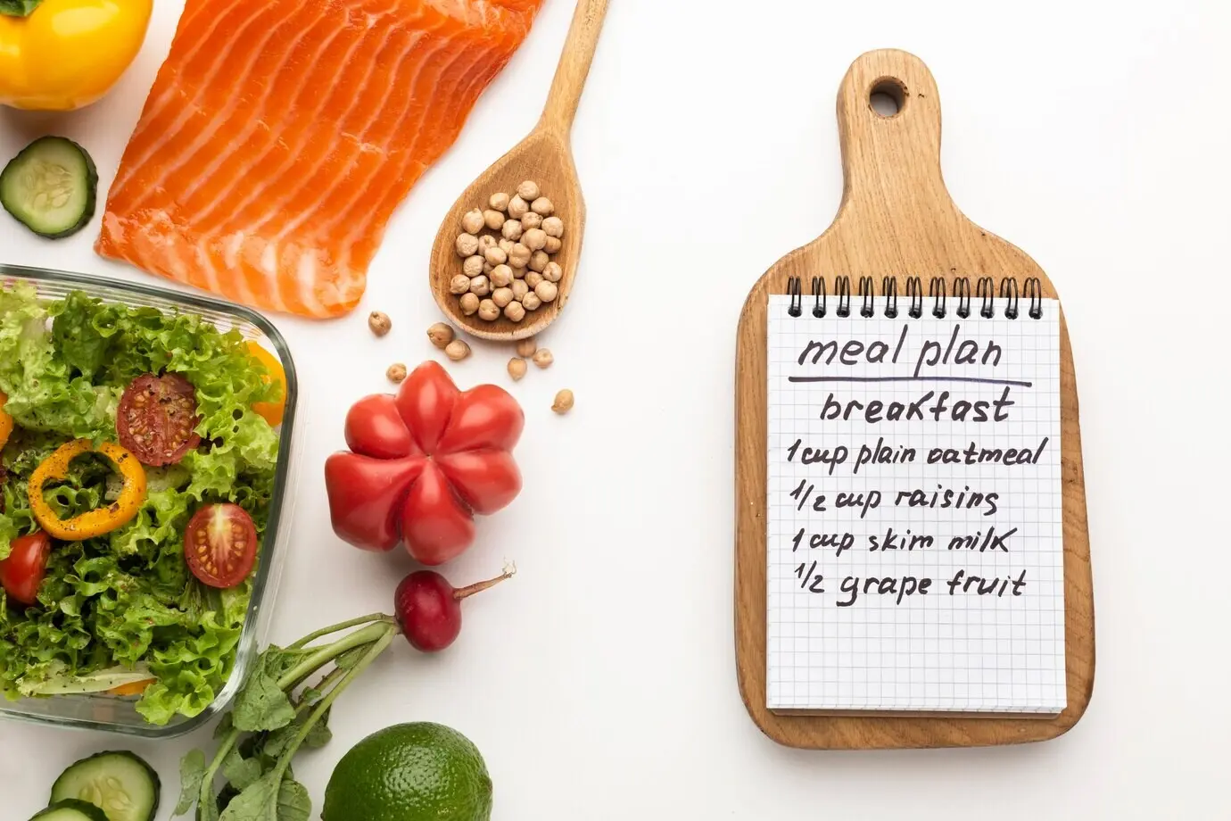 Notizblock zur Mahlzeitenplanung und Anordnung von Speisen